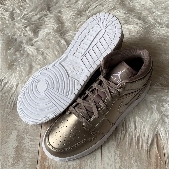 NWT Nike Air Jordan 1 special edition - Picture 8 of 8